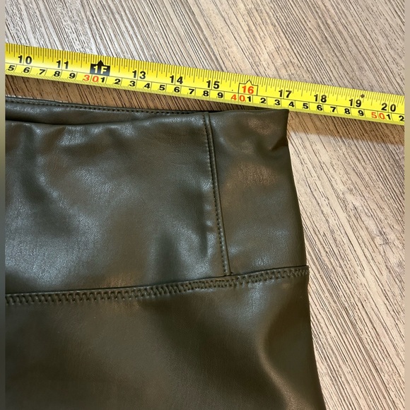 Chic Olive High-Waist Faux Leather Leggings - Picture 5 of 8